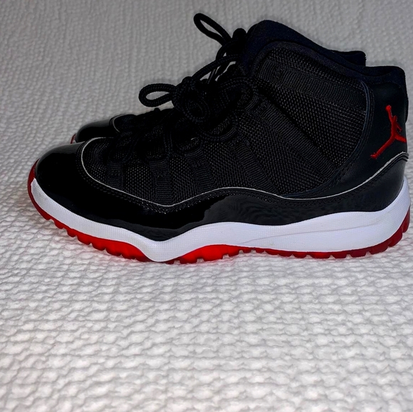 Shoes - Picture 2 of 7